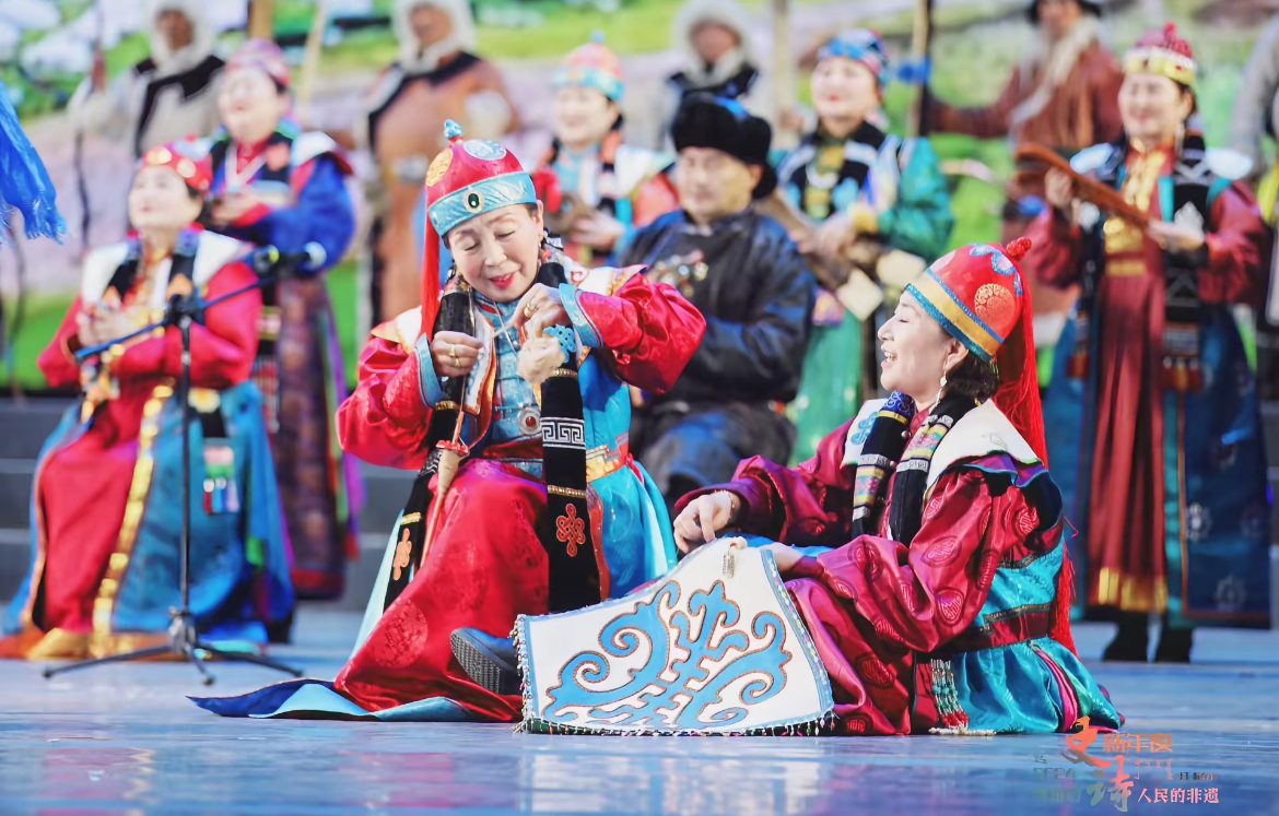 阿勒泰地区女性服饰