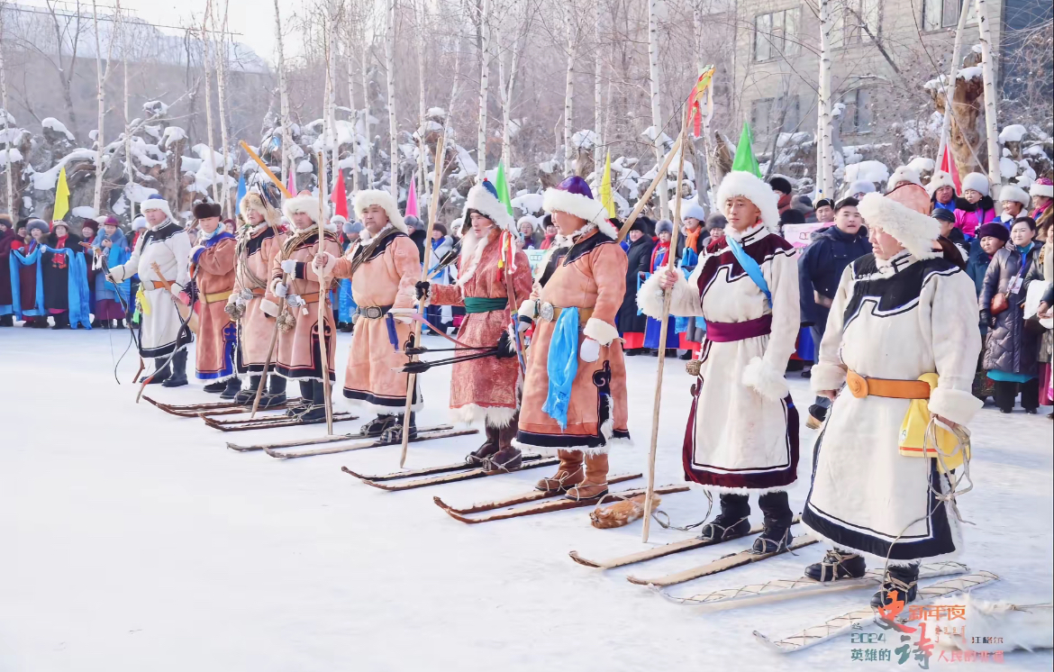 阿勒泰地区男性服饰