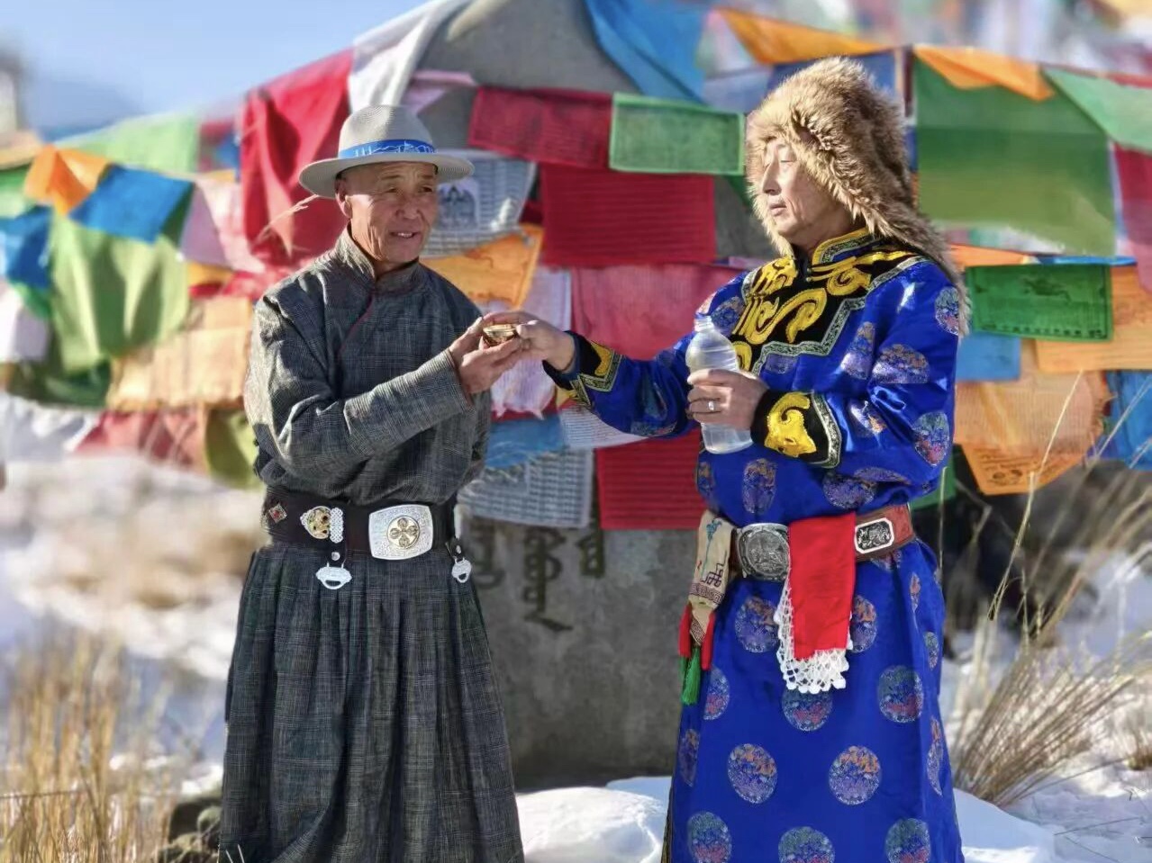 伊犁地区男性服饰